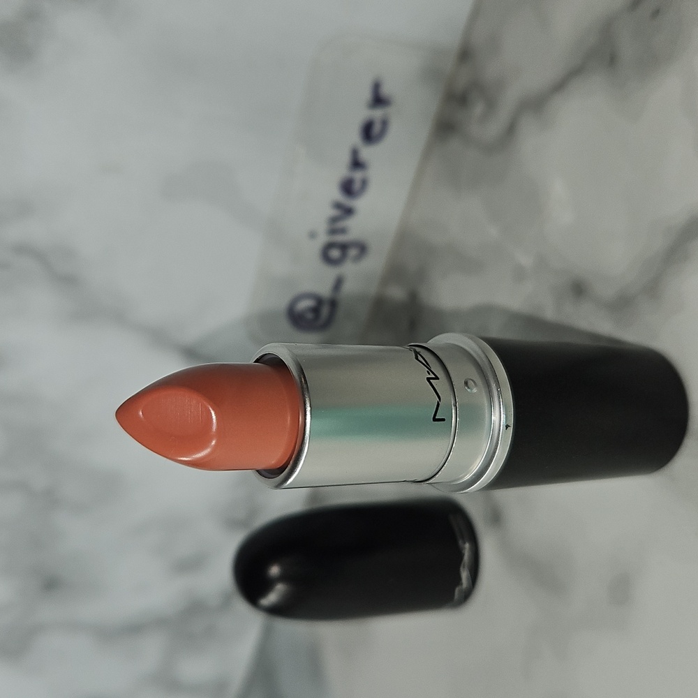 KINDA SEXY LNWOB Matte Lipstick MAC